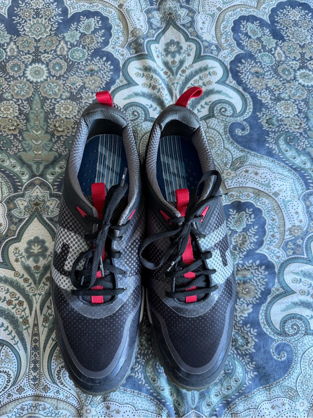 Freestyle Men's Athletic Shoes in Black and Red